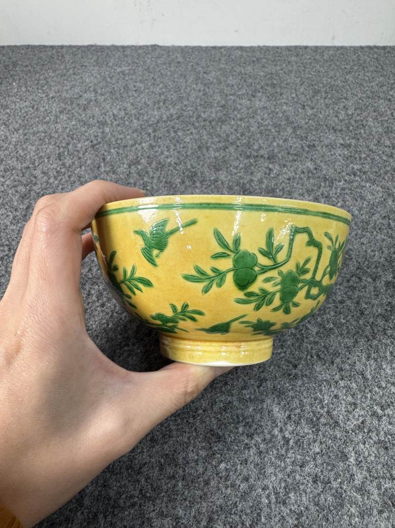 清道光 黃地綠彩花鳥桃樹紋碗 - 图4