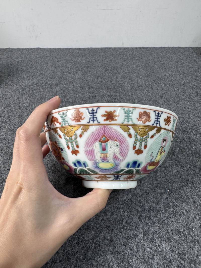 清道光 粉彩七珍八寶紋碗一對 - 图4