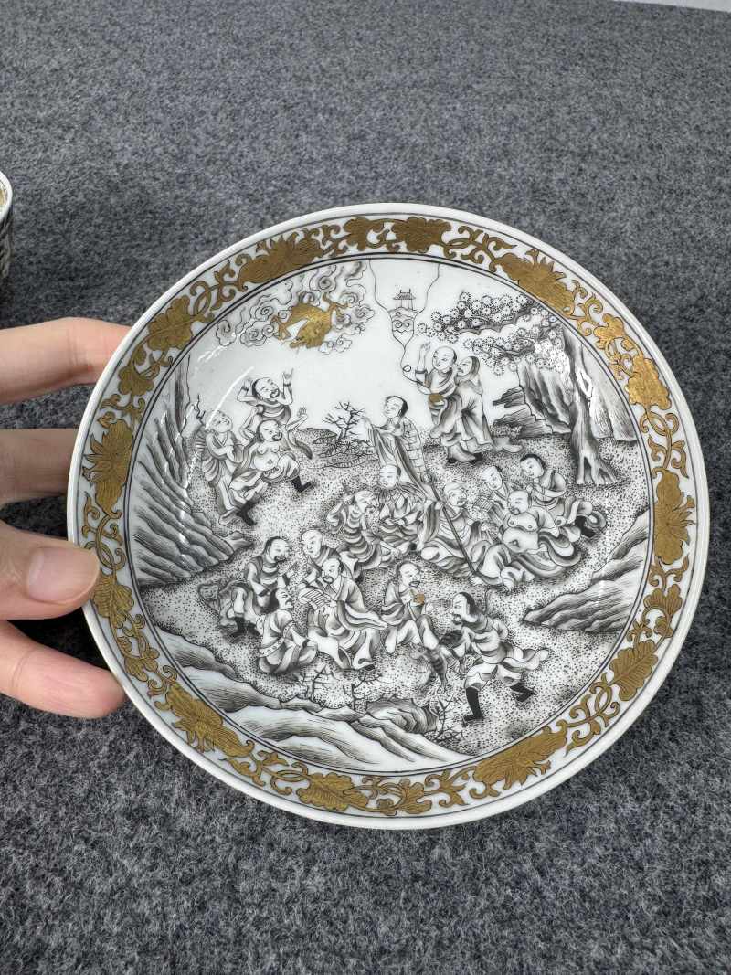 清雍正 墨彩描金羅漢圖盞及盞托一套 - 图11