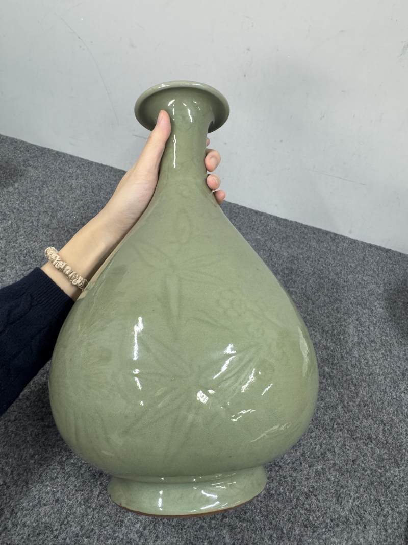 明早期 龍泉窯青釉「歲寒三友」玉壺春瓶 - 图8