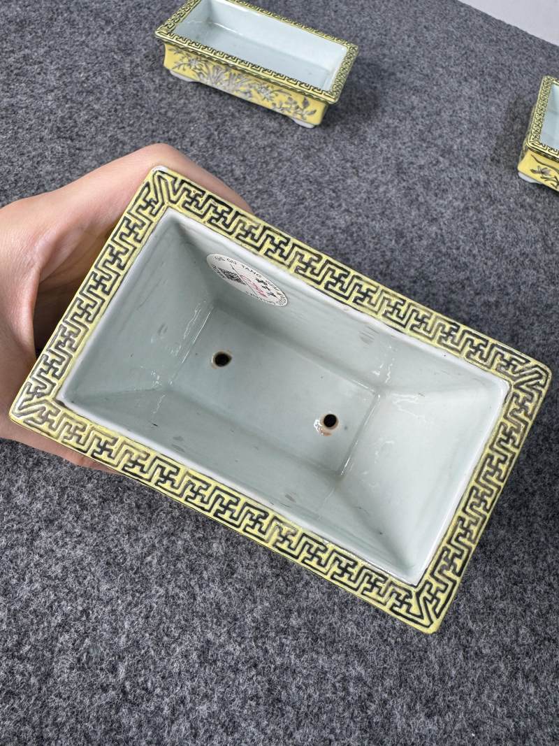 清光緒 黃地墨彩蘭紋長方小花盆帶奩一對 - 图28