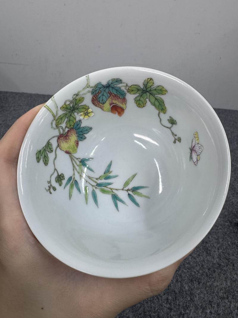清乾隆 粉彩癩瓜紋碗 - 图9