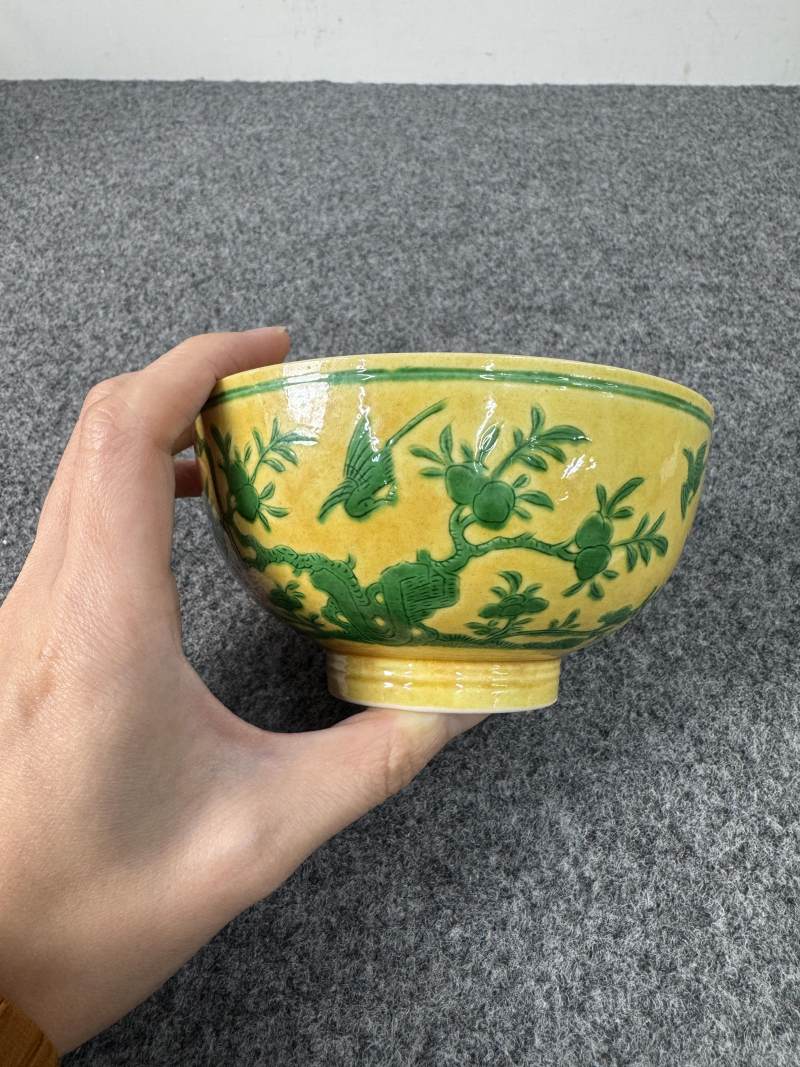 清道光 黃地綠彩花鳥桃樹紋碗 - 图5