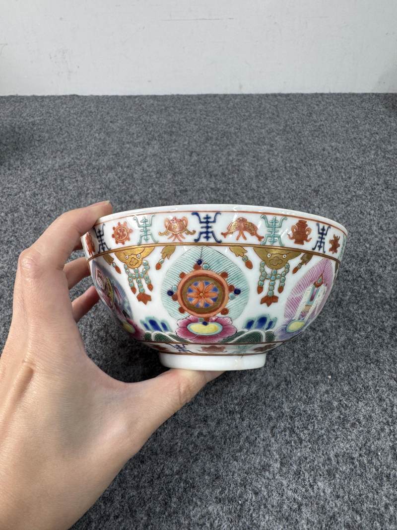 清道光 粉彩七珍八寶紋碗一對 - 图5