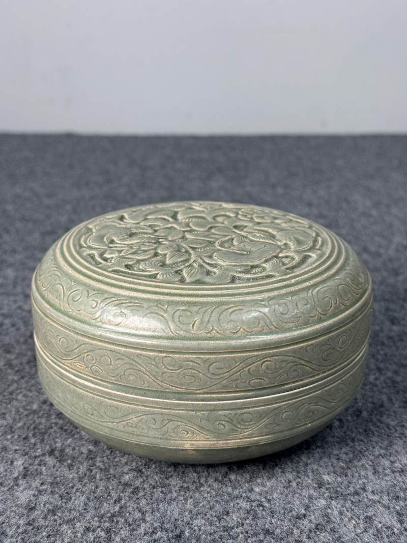 越窯青釉模印鴛鴦蓋盒 - 图3