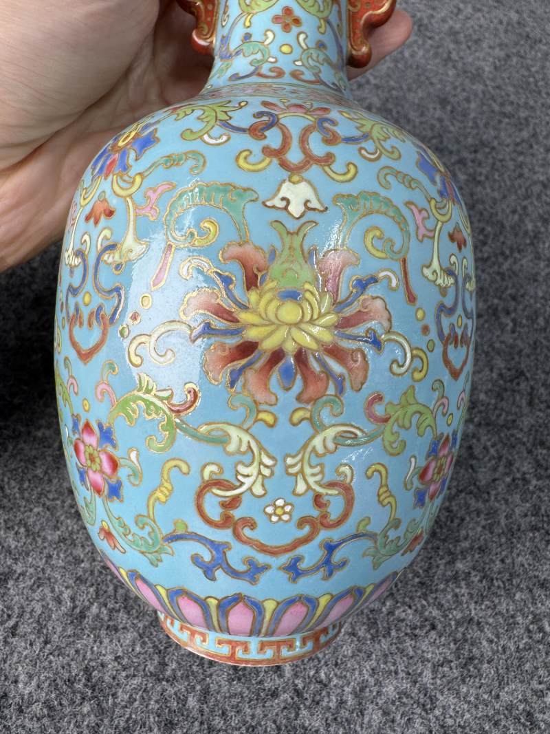 清乾隆 松石綠地粉彩纏枝花卉紋瓶 - 图15