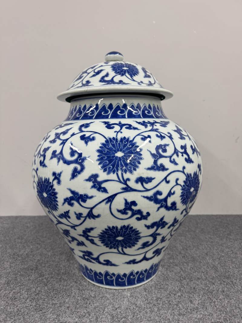 清道光 青花纏枝蓮紋蓋罐 - 图2