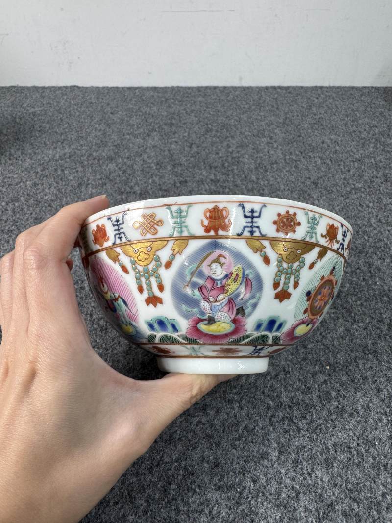 清道光 粉彩七珍八寶紋碗一對 - 图6