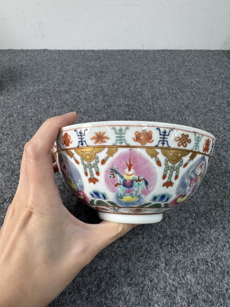 清道光 粉彩七珍八寶紋碗一對 - 图7