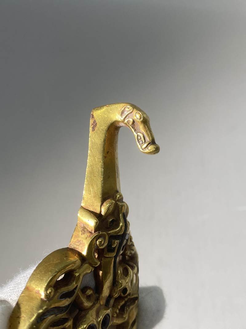 金質鏤空鑲嵌群獸搏噬帶鉤 - 图4