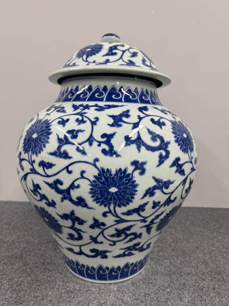 清道光 青花纏枝蓮紋蓋罐 - 图3
