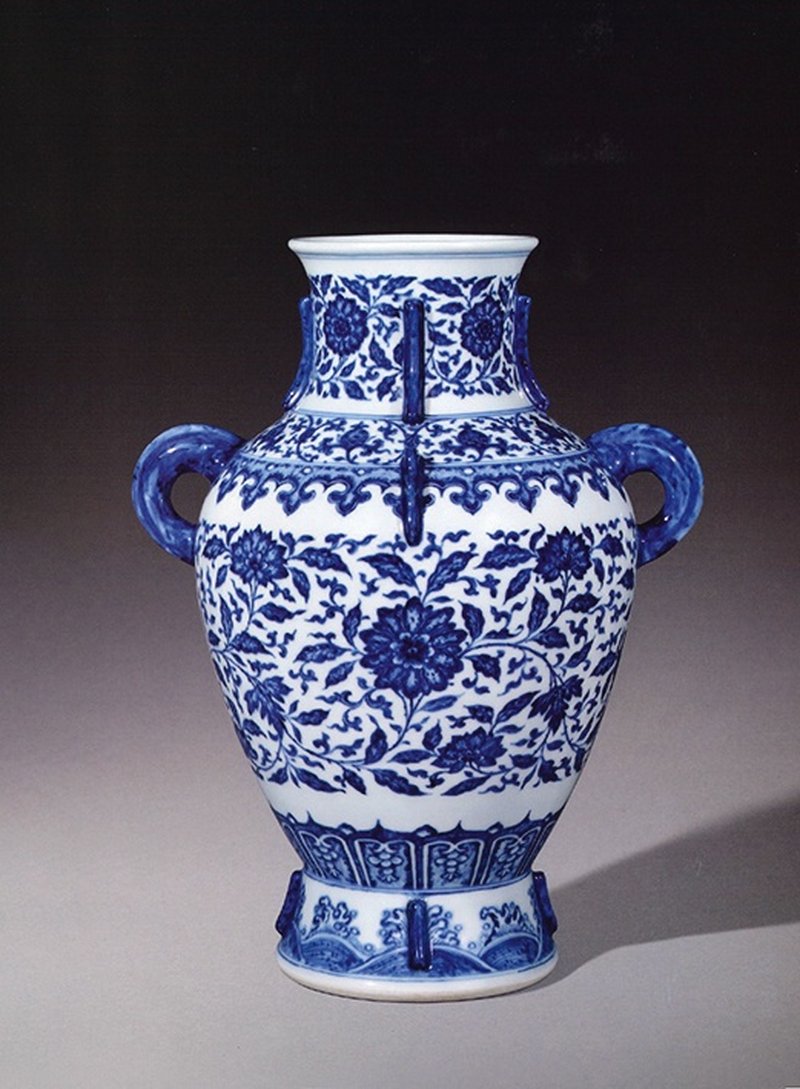 清雍正 青花缠枝花卉纹出戟双耳尊 - 图7