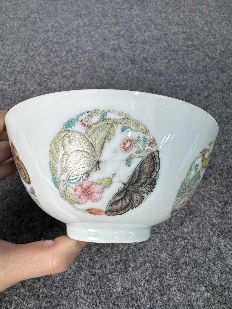 清雍正 粉彩團蝶紋碗 - 图11