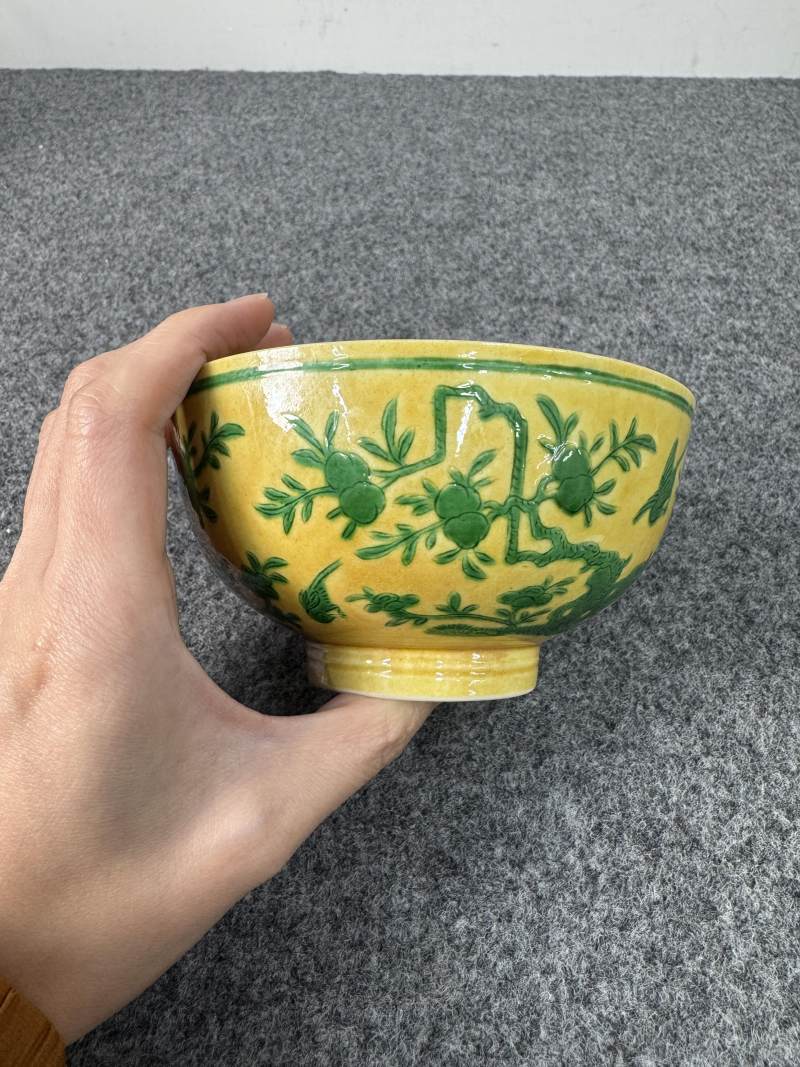 清道光 黃地綠彩花鳥桃樹紋碗 - 图6