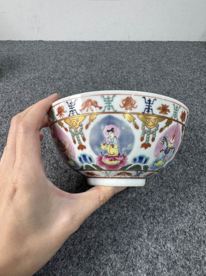 清道光 粉彩七珍八寶紋碗一對 - 图8