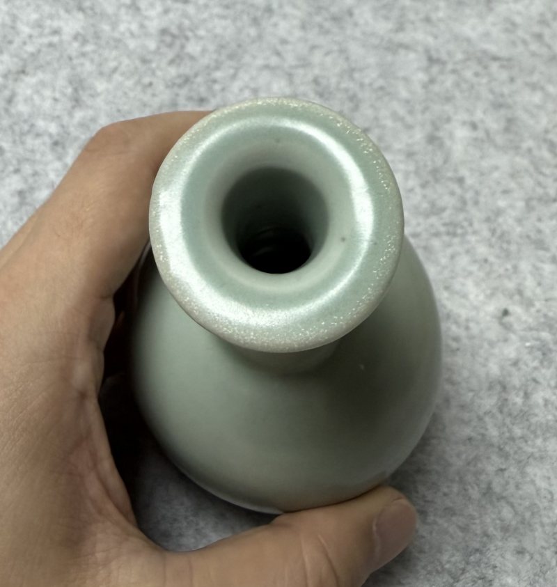 南宋龍泉窯青釉長頸盤口瓶 - 图7