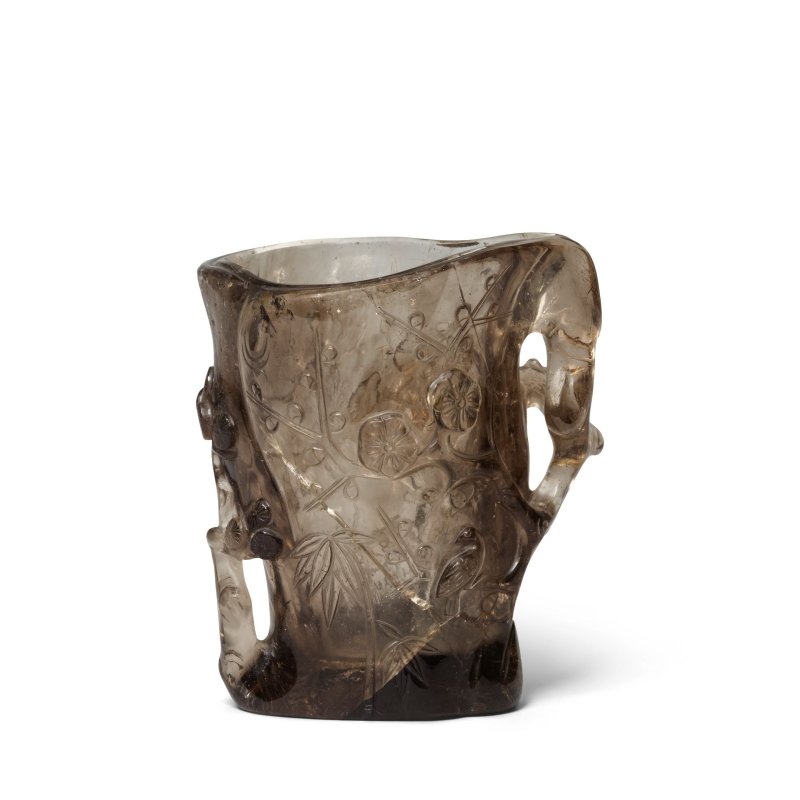 十八世紀 茶晶雕歲寒三友紋筆筒 | A ROCK-CRYSTAL TREE-TRUNK-SHAPED 'THREE FRIENDS OF WINTER' BRUSHPOT, BITONG