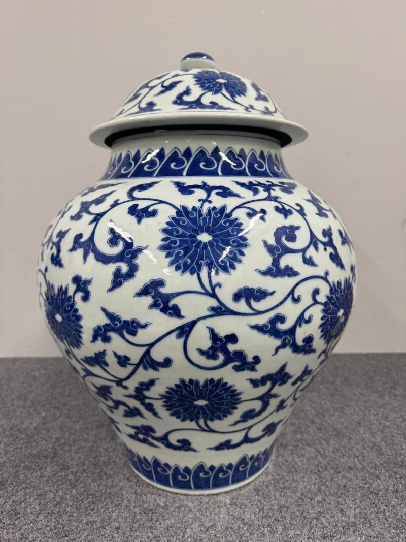 清道光 青花纏枝蓮紋蓋罐 - 图5