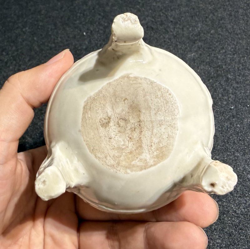 金 定窯白釉饕餮紋雙耳獸足爐 - 图7