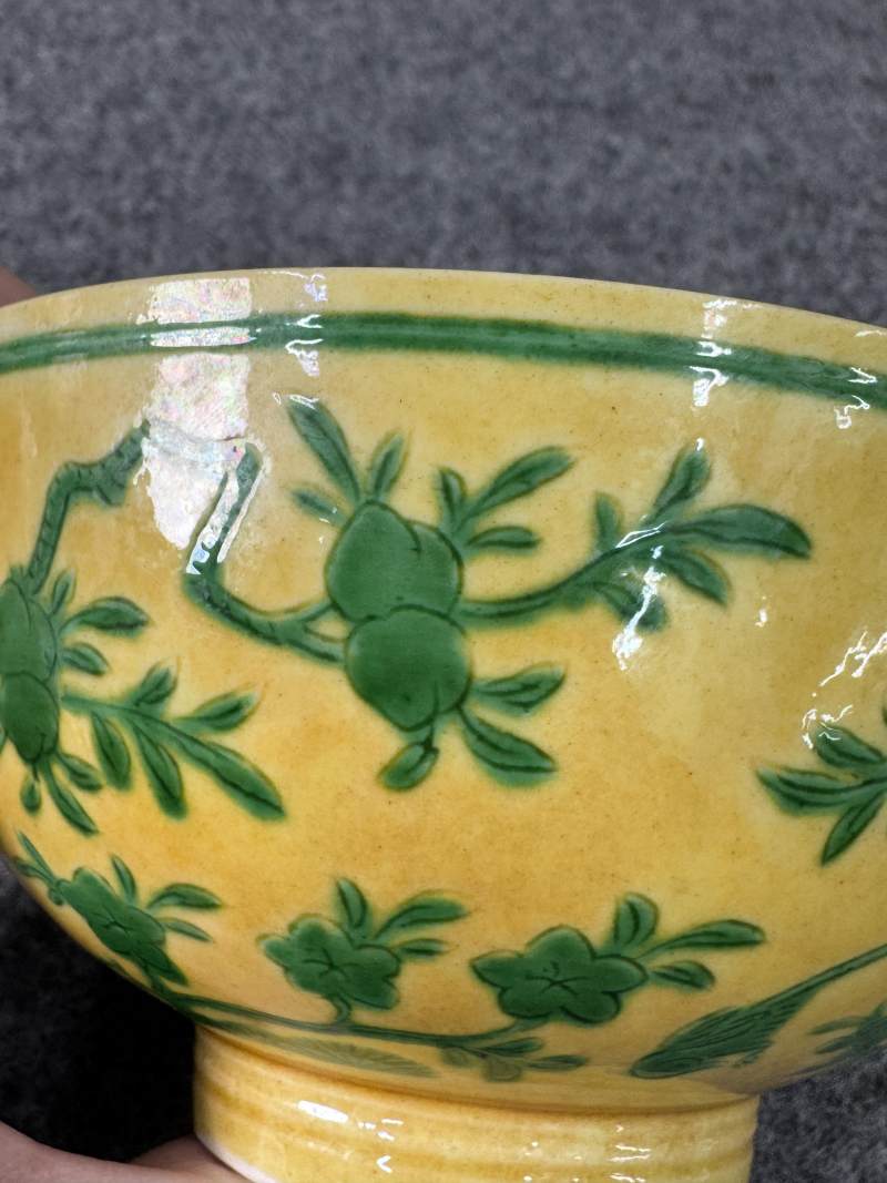 清道光 黃地綠彩花鳥桃樹紋碗 - 图7