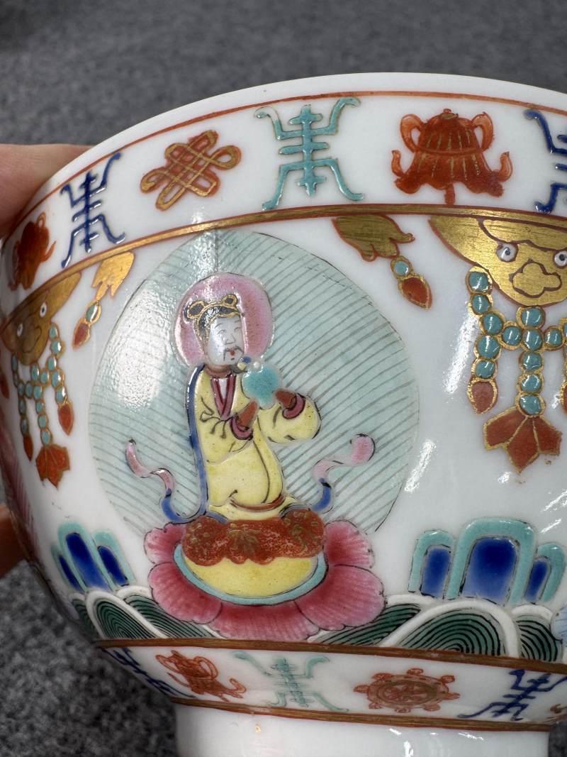 清道光 粉彩七珍八寶紋碗一對 - 图10