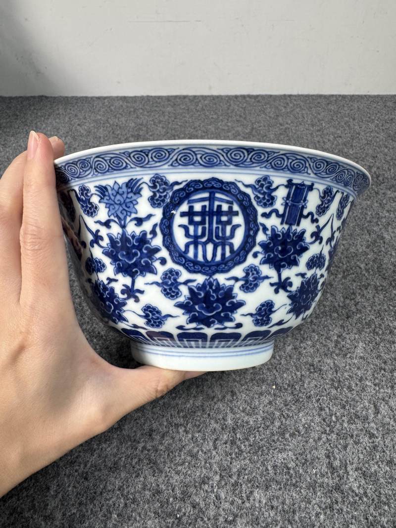清乾隆 青花蓮托八寶紋「萬壽無疆」碗 - 图7