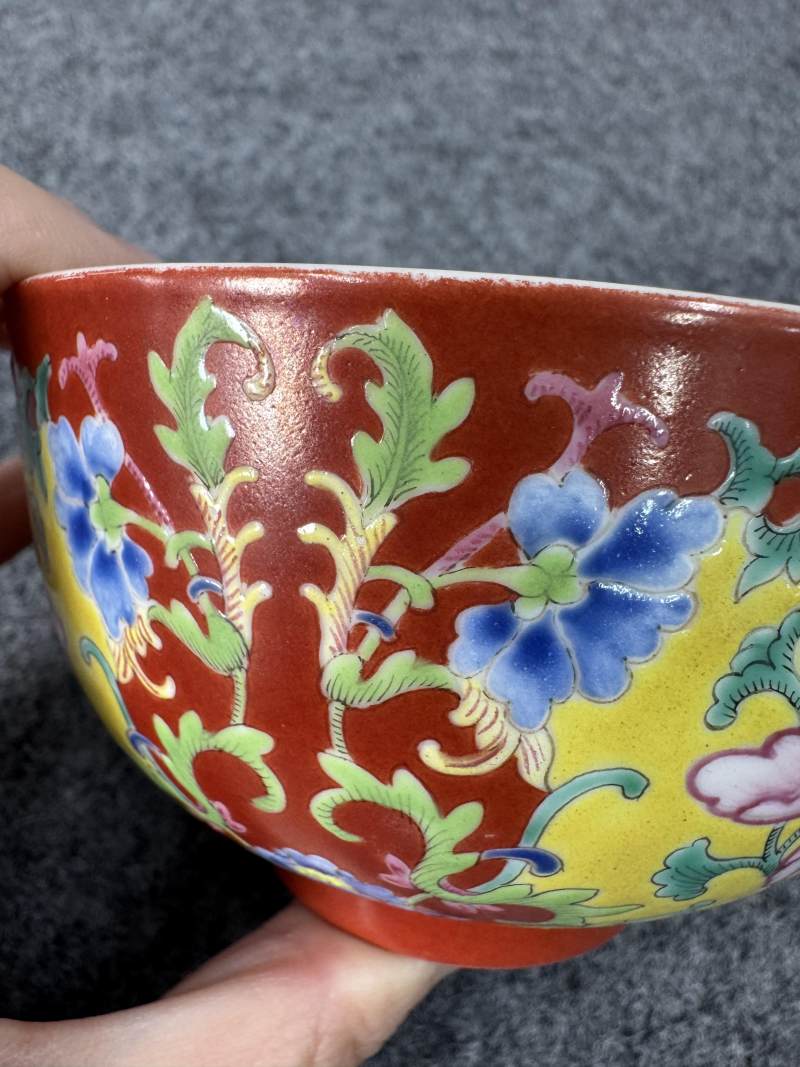 清道光 珊瑚紅地洋彩開光花卉紋碗 - 图11
