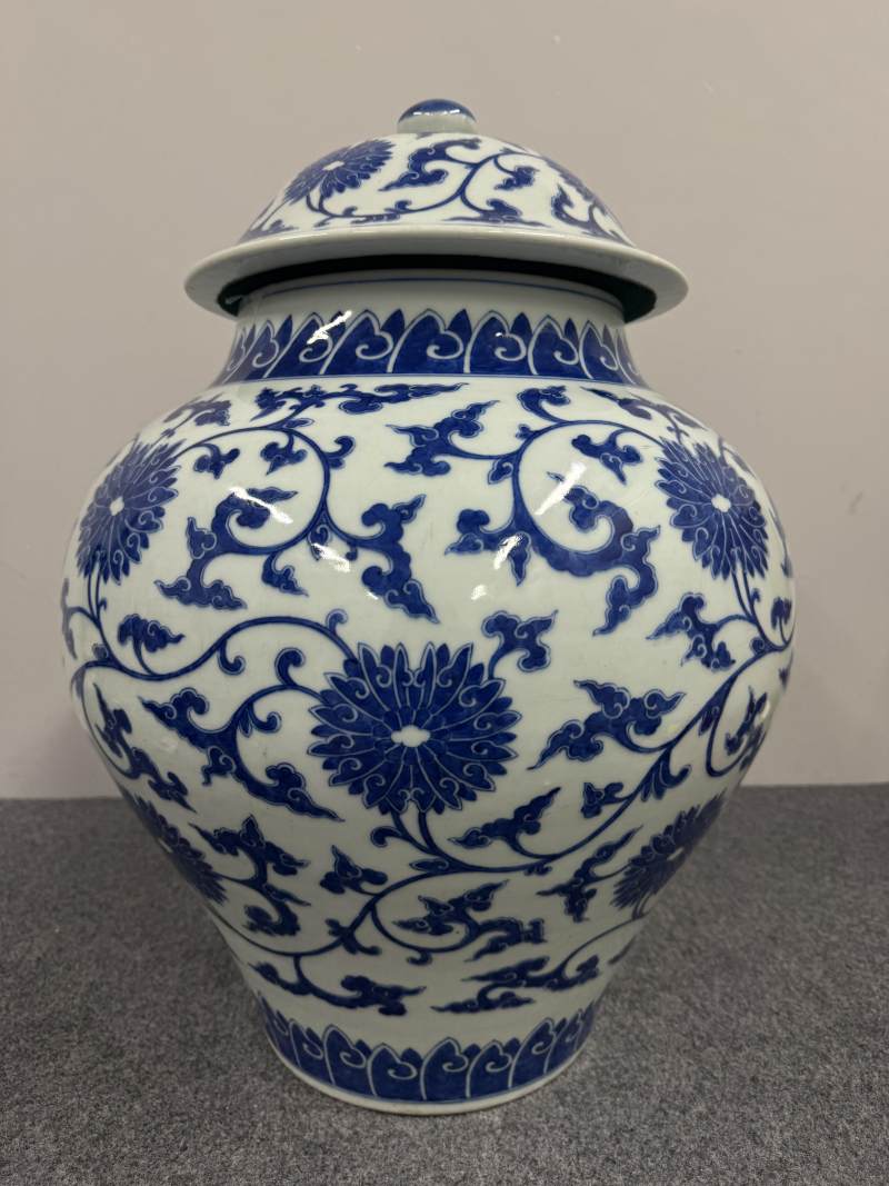 清道光 青花纏枝蓮紋蓋罐 - 图6