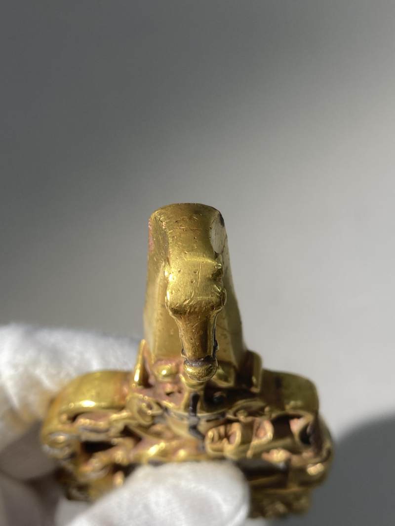 金質鏤空鑲嵌群獸搏噬帶鉤 - 图7