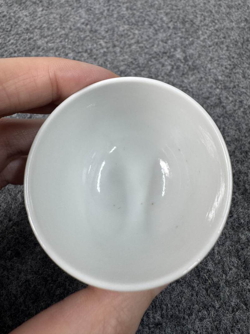 清康熙 金地五彩花蝶紋小杯 - 图7