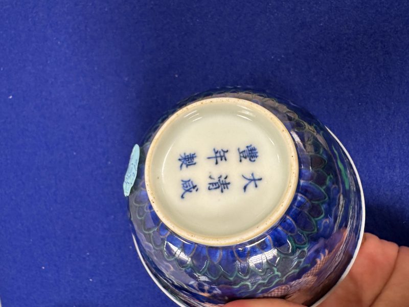 清咸豐 青花地紅綠彩龍紋碗一對 - 图13
