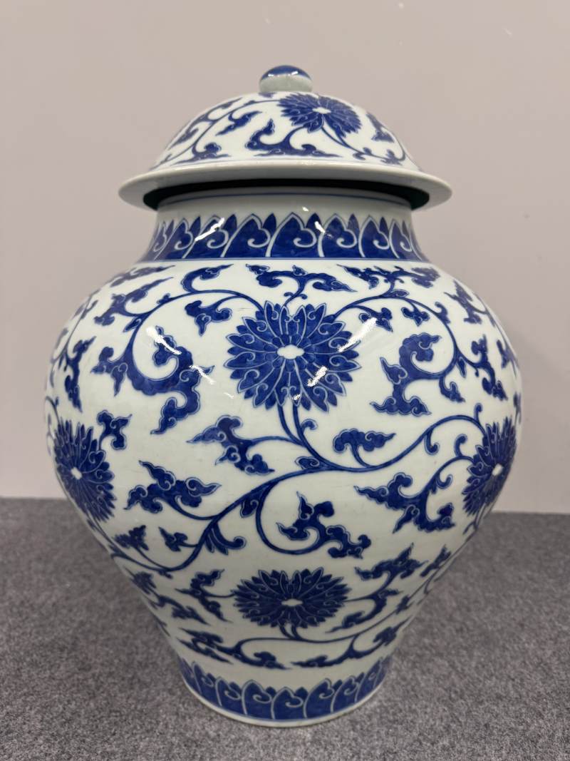 清道光 青花纏枝蓮紋蓋罐 - 图7