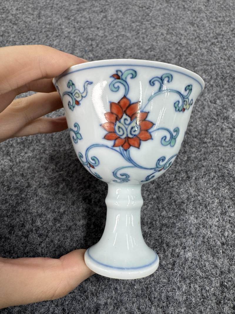 清康熙/雍正 鬥彩纏枝蓮紋高足杯 - 图2