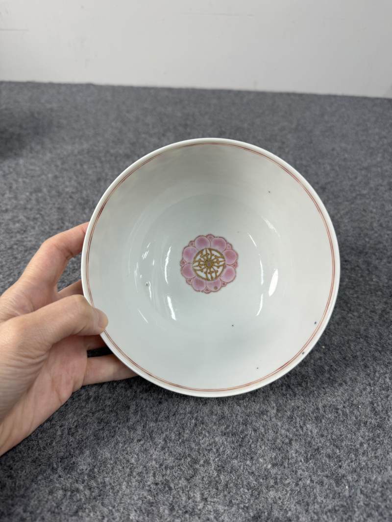 清道光 粉彩七珍八寶紋碗一對 - 图14