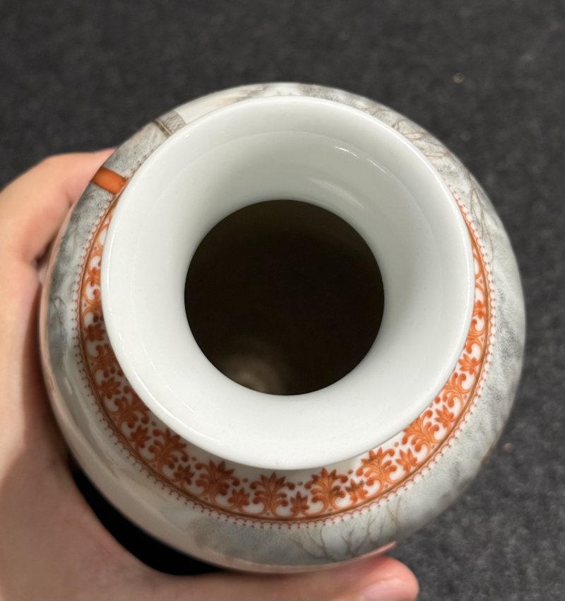 民國汪曉棠 墨彩礬紅描金嬰戲圖瓶 - 图9