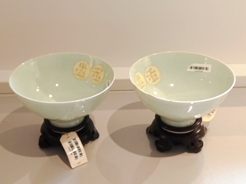 清雍正 粉青釉模印福祿萬代紋雞心碗一對 - 图2
