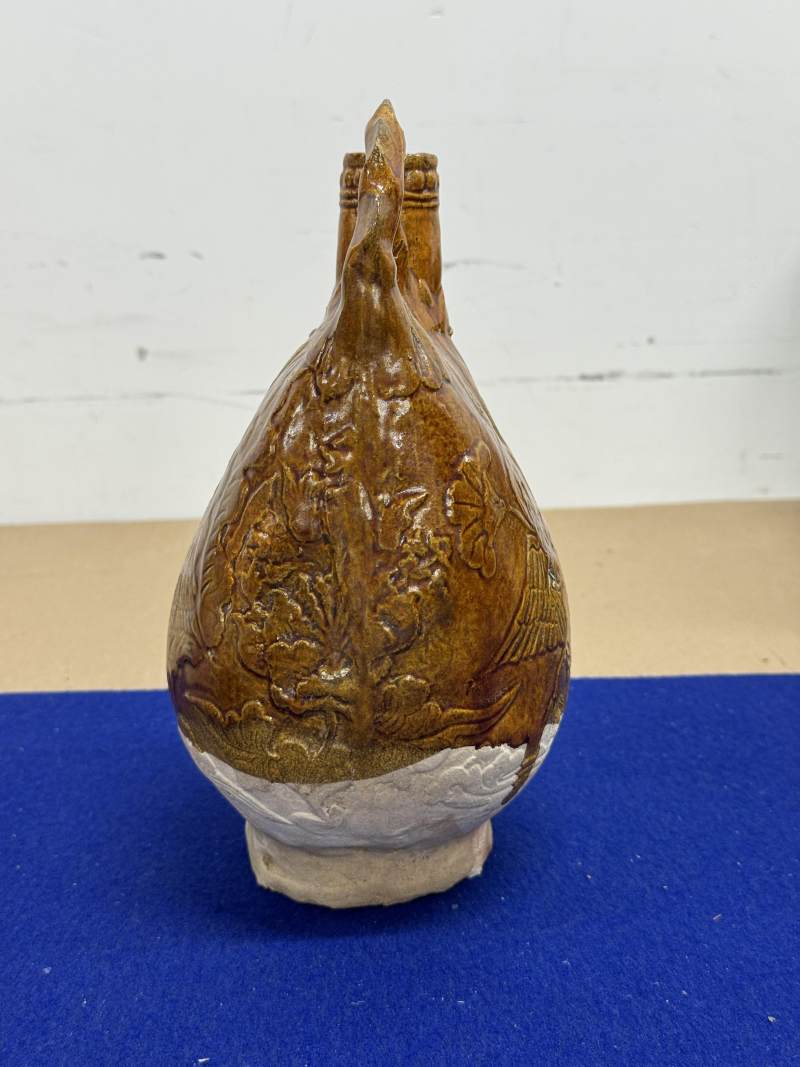 褐黃釉模印妙音鳥持蓮紋皮囊壺 - 图4