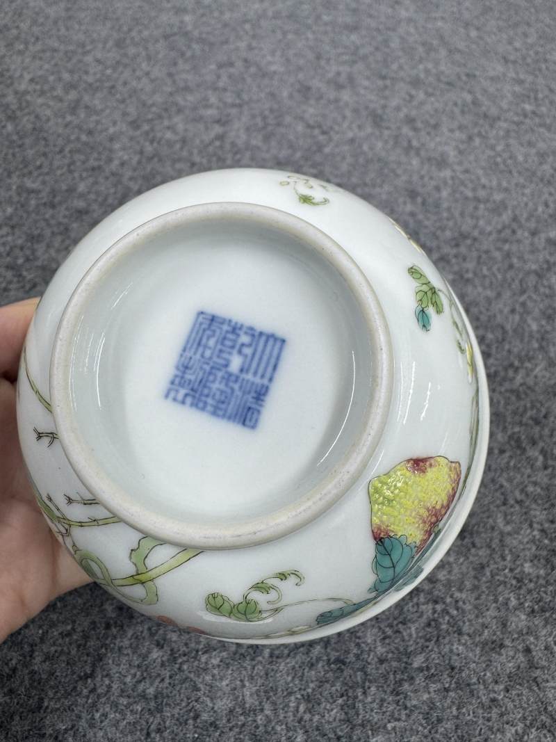 清乾隆 粉彩癩瓜紋碗 - 图10