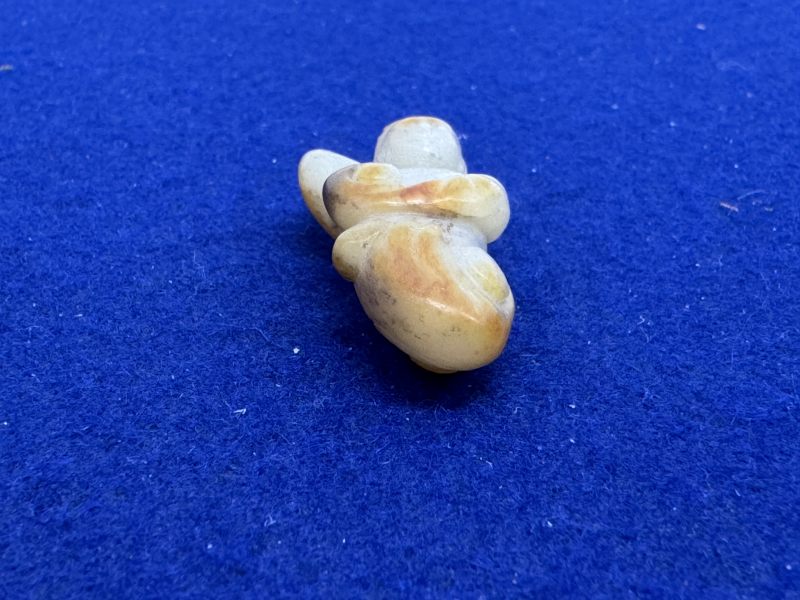 玉胡人、玉人和瑪瑙童子持靈芝各一件 - 图4