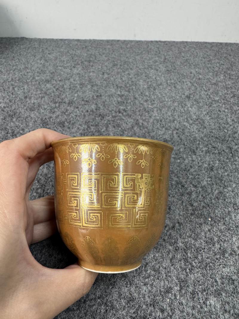 清道光 紫金釉描金拐子龍紋壽字杯 - 图2