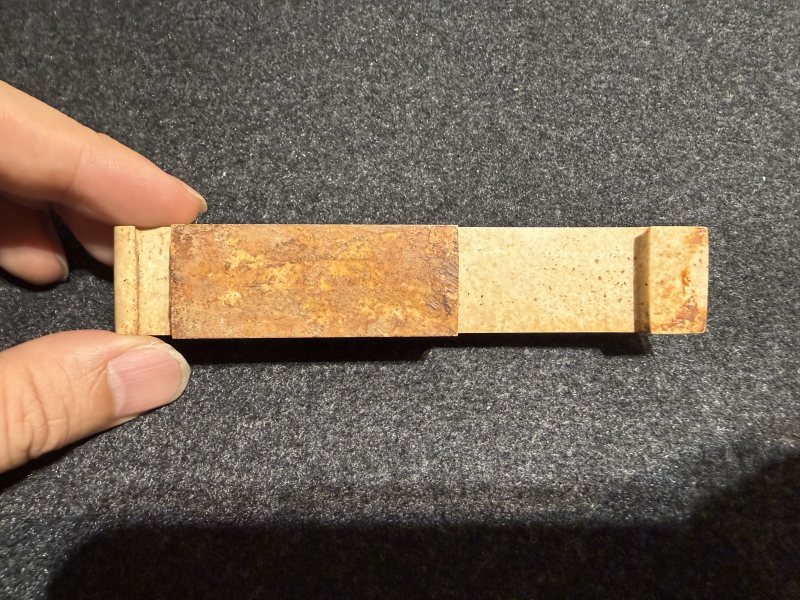 西漢  高浮雕龍鳳紋玉劍璏 - 图3