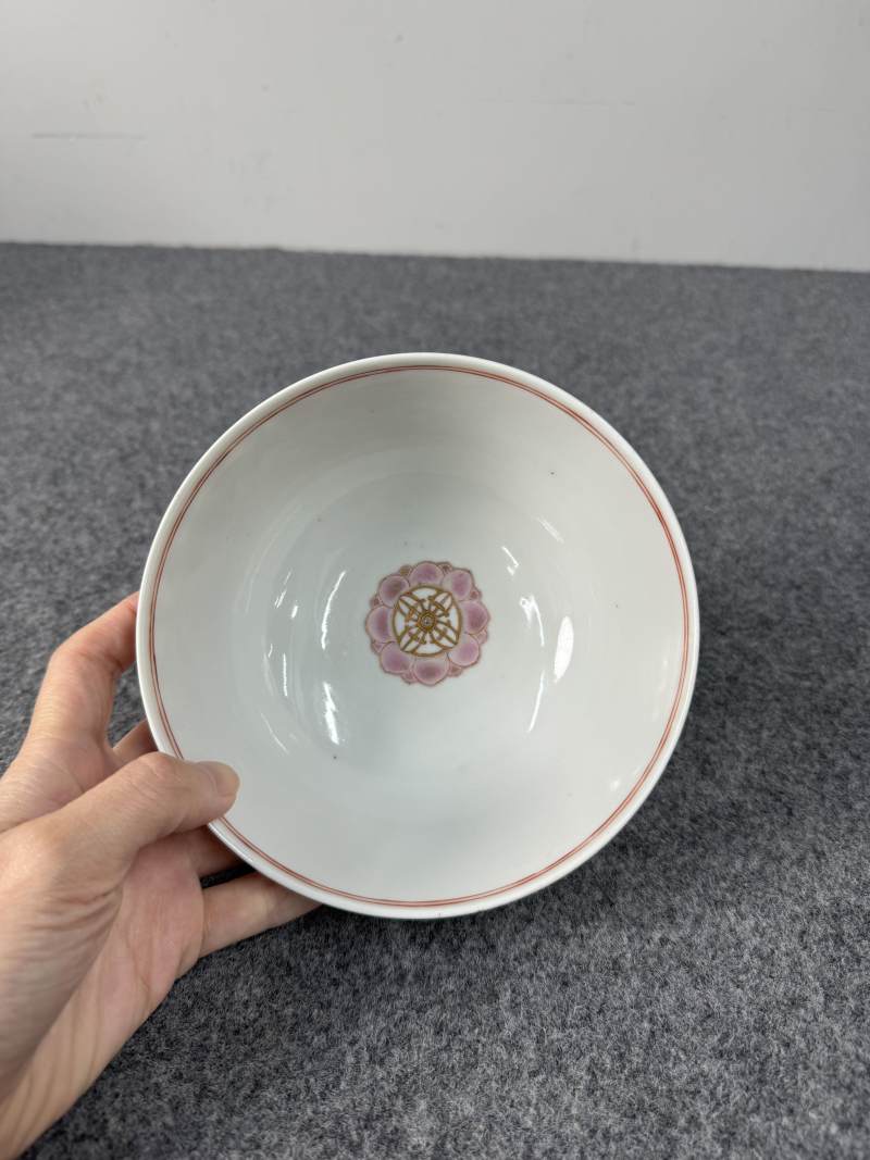 清道光 粉彩七珍八寶紋碗一對 - 图31