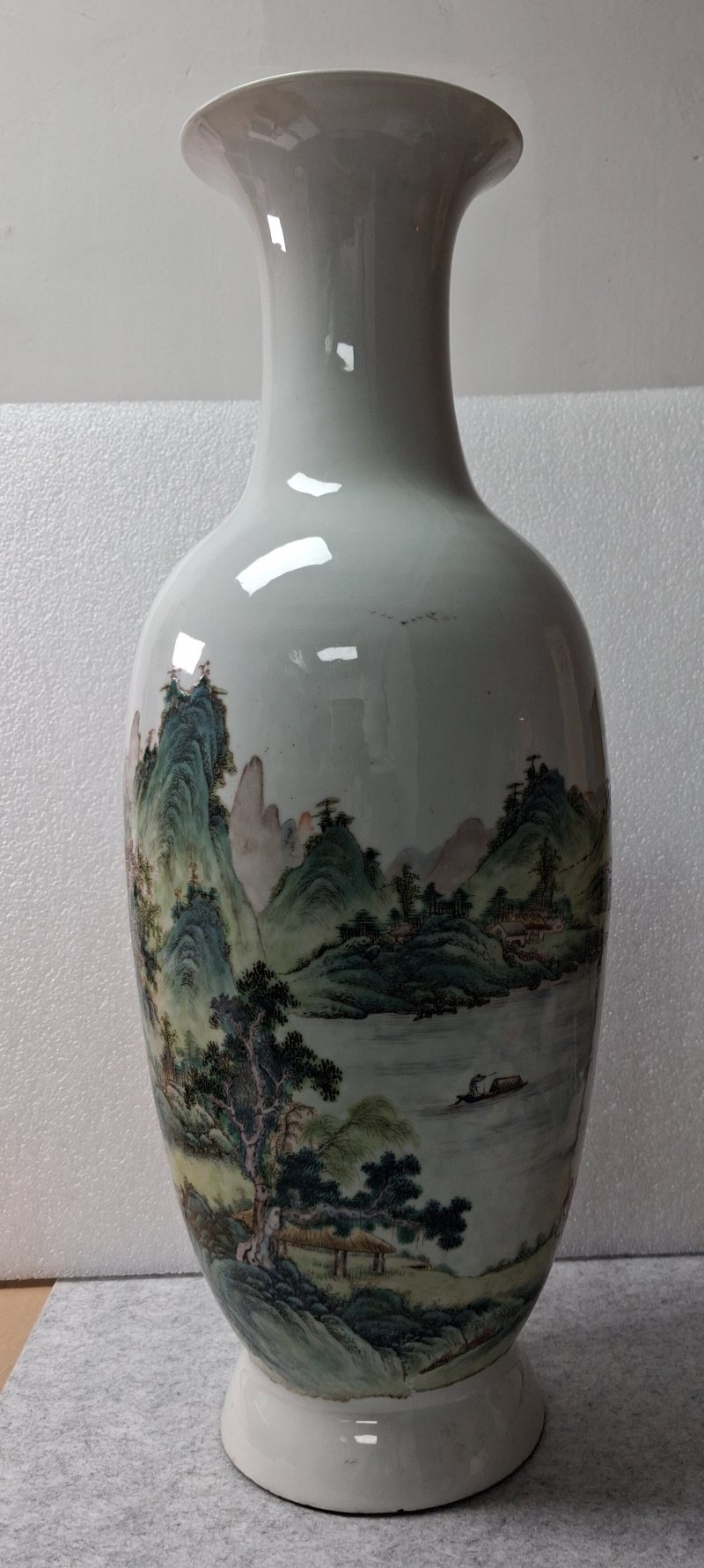 民國汪林 粉彩青綠山水大瓶 - 图5