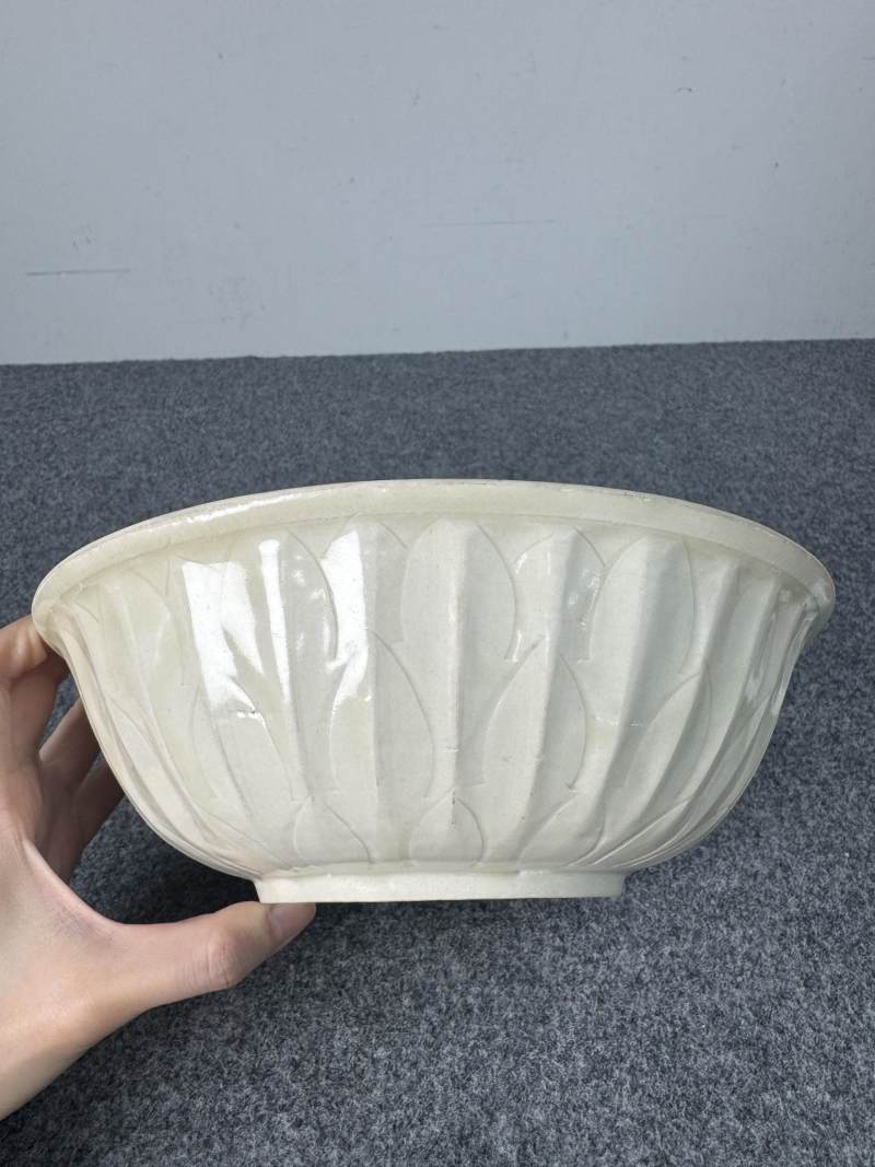定窯白釉刻劃花碗 - 图5