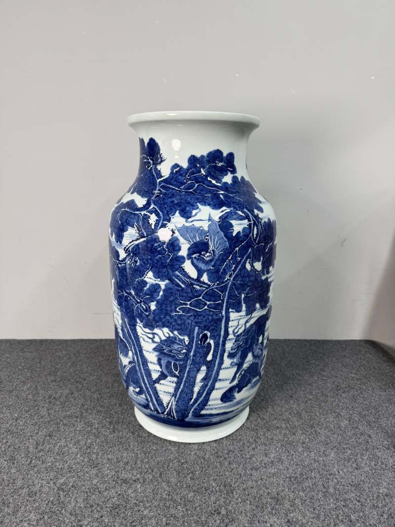 清乾隆 青花瑞獸圖燈籠瓶 - 图4