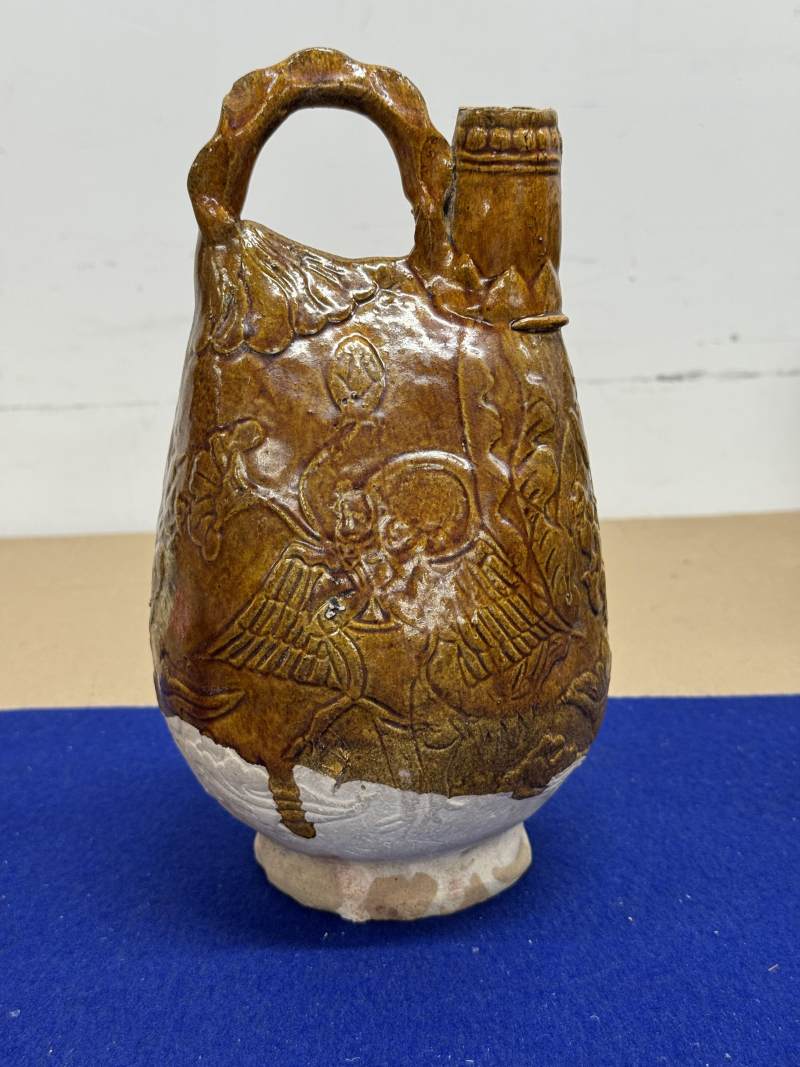 褐黃釉模印妙音鳥持蓮紋皮囊壺 - 图5