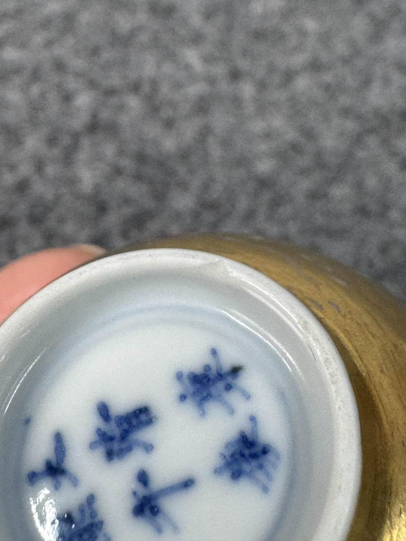 清康熙 金地五彩花蝶紋小杯 - 图9
