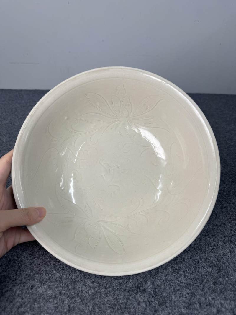 定窯白釉刻劃花碗 - 图6