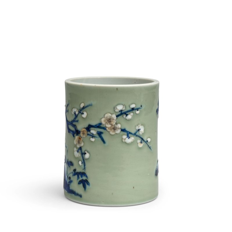 清康熙 豆青地青花釉裏紅竹梅雙喜圖筆筒 | A CELADON-GROUND BLUE AND WHITE, COPPER-RED AND CREAM BRUSHPOT, BITONG - 图2