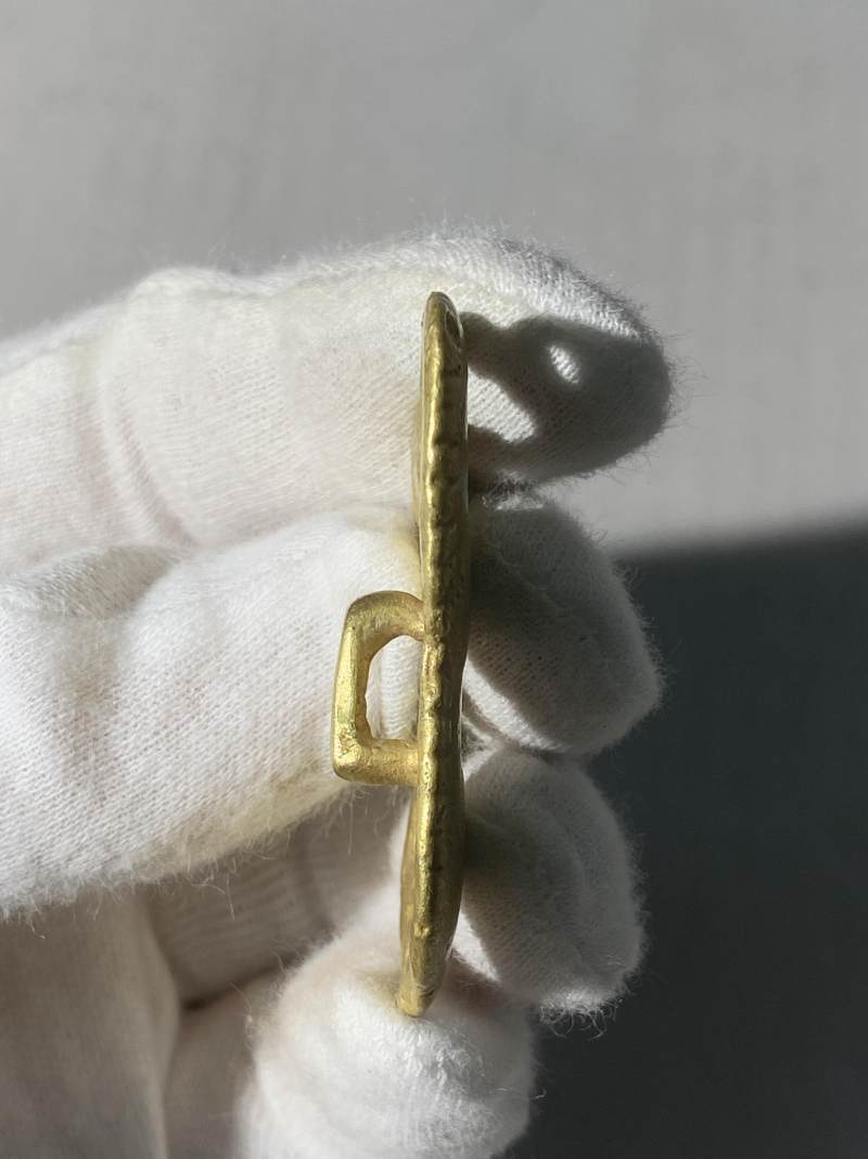 金質臥虎牌飾 - 图9